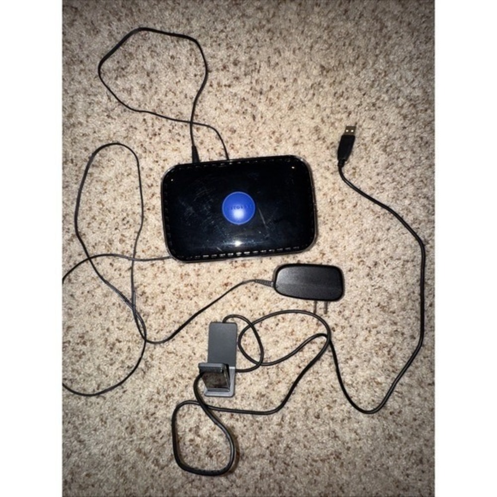 NETGEAR N600 Dual Band WNDR3400v3 Router With N-300 USB Adapter WNA3100 Bundle